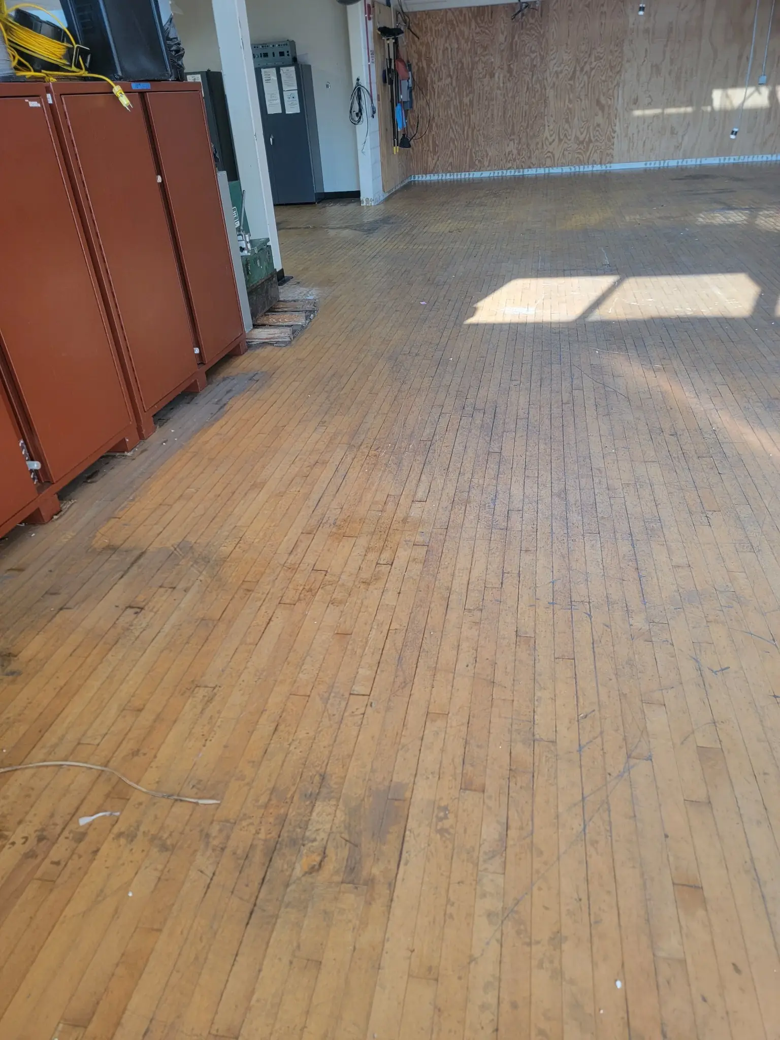 hardwood-floor-refinishing-before-after-2