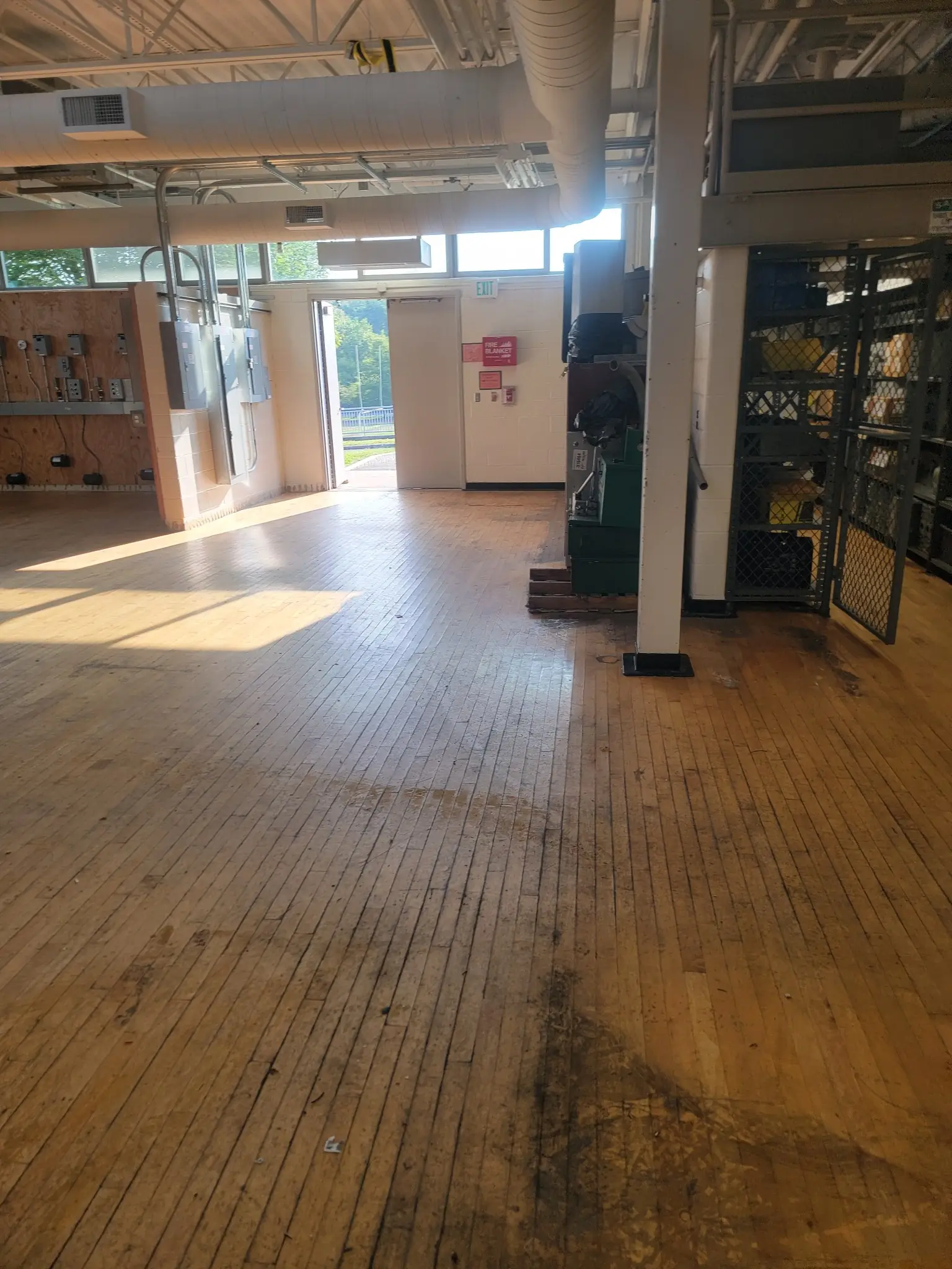 hardwood-floor-refinishing-before-after-3