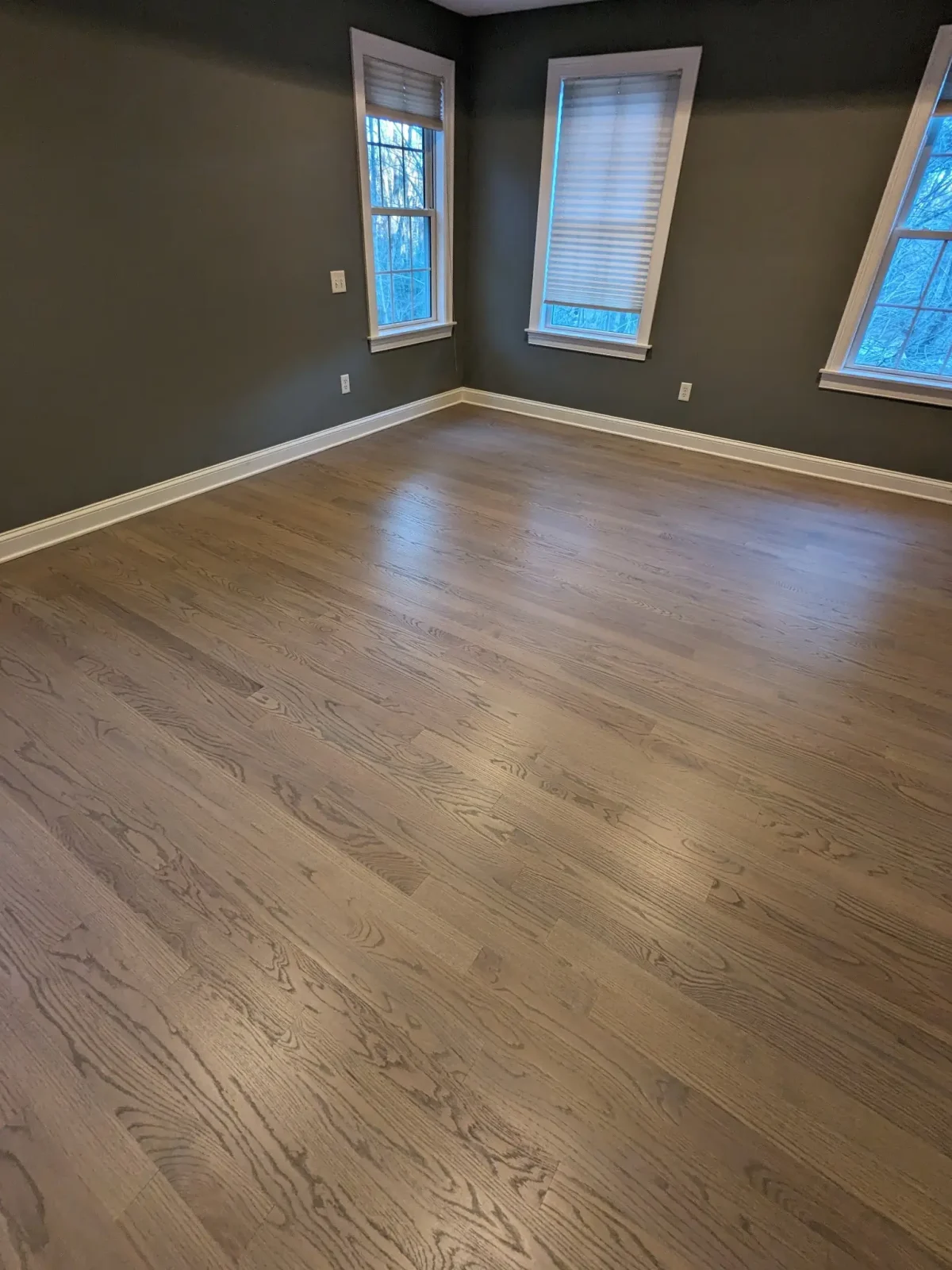 hardwood-floor-refinishing-project-10.webp
