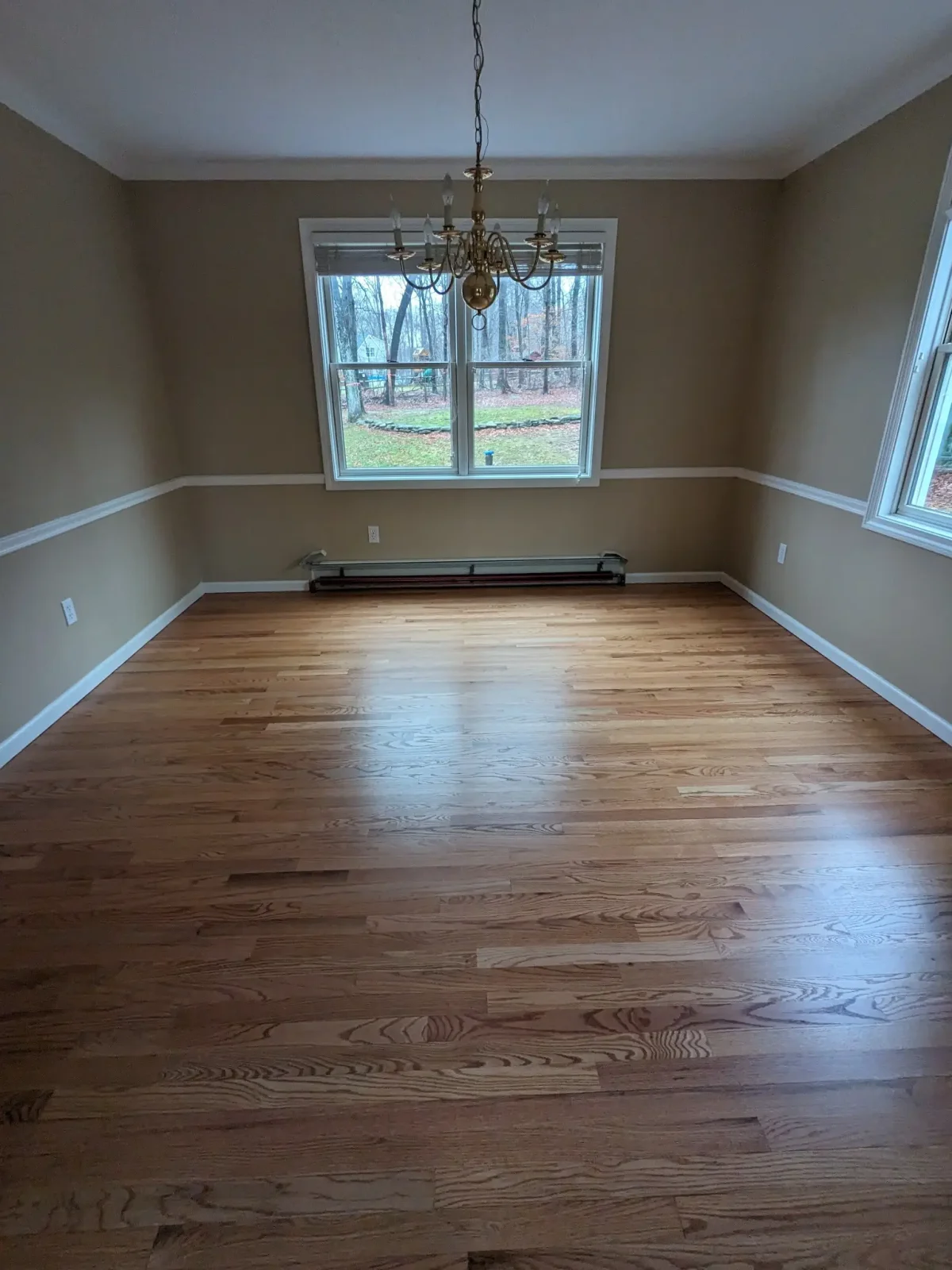 hardwood-floor-refinishing-project-12.webp
