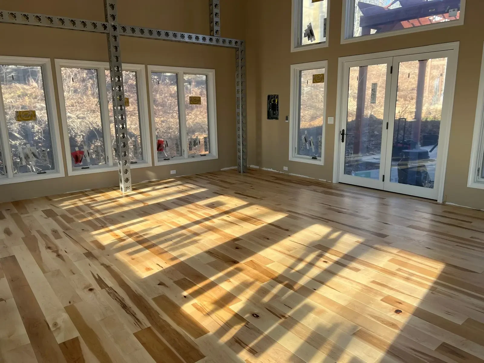 hardwood-flooring-installation-01.webp