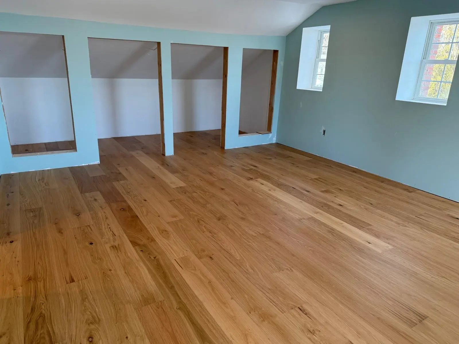 hardwood-flooring-installation-02.webp